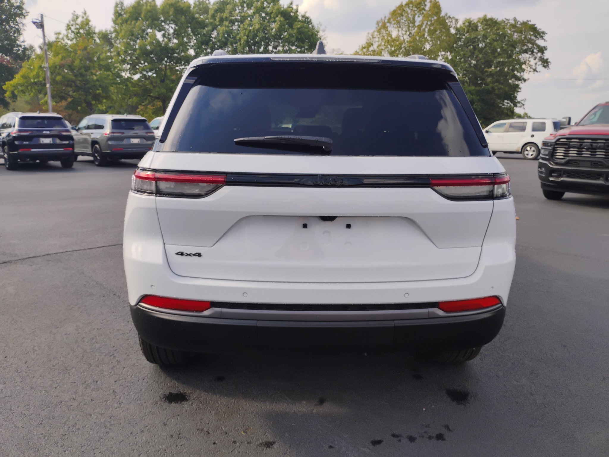 New 2027 Jeep Grand Cherokee Altitude AWD/4WD image 6