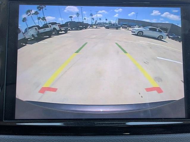 Used 2023 Chrysler Pacifica Touring-L image 11