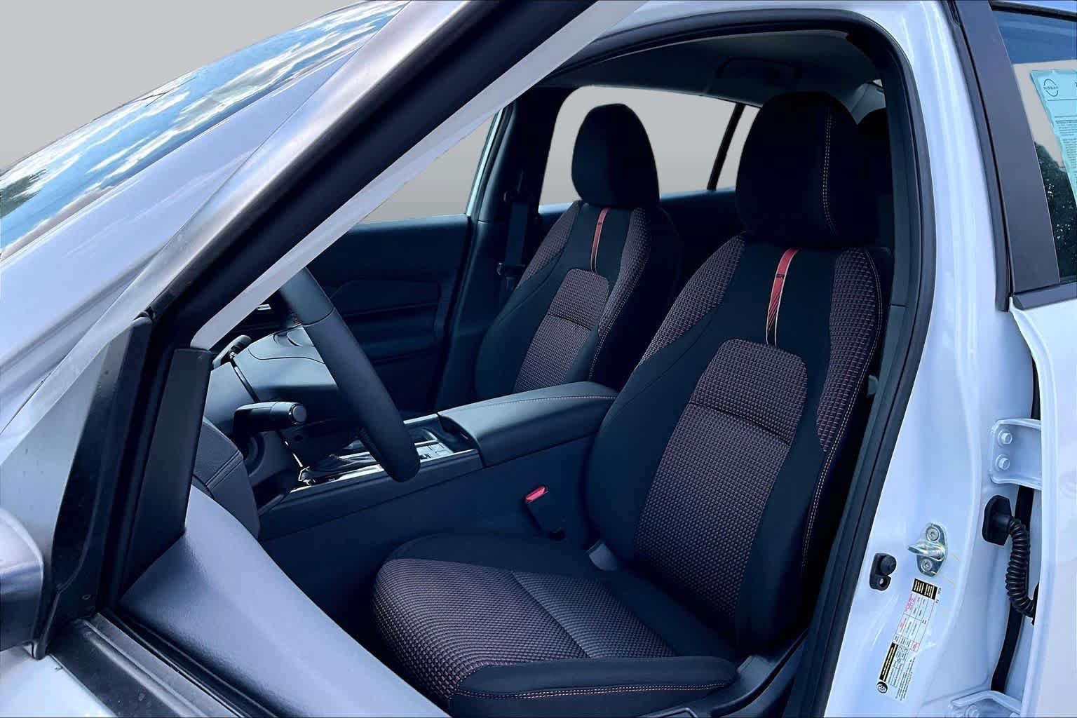 New 2027 Nissan Sentra SR w/ Floor Mat Package FWD image 18
