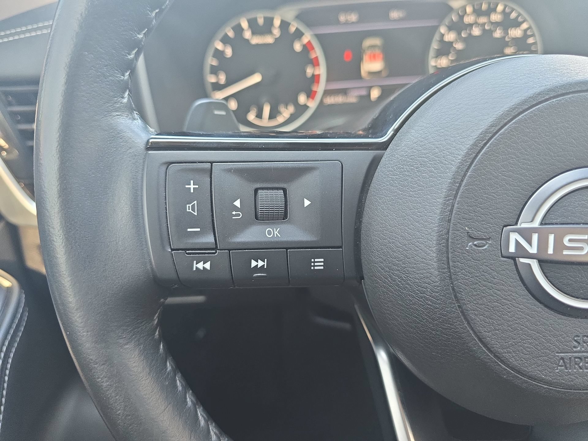 Used 2023 Nissan Rogue SL w/ SL Premium Package FWD image 17