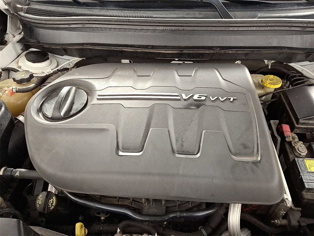 Used 2015 Jeep Cherokee Trailhawk w/ Cold Weather Group image 28