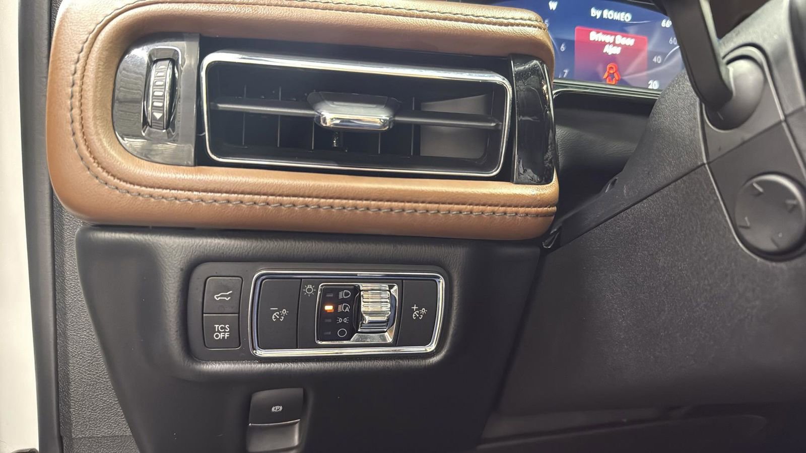 Certified 2022 Lincoln Nautilus Reserve w/ Equipment Group 201A image 18