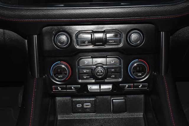 Used 2024 Chevrolet Suburban RST image 19