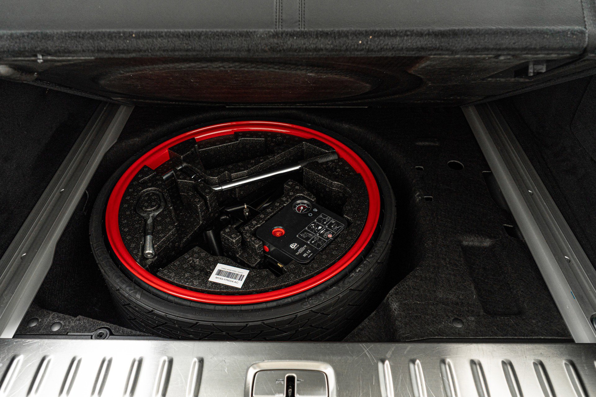 Used 2021 Aston Martin DBX image 38