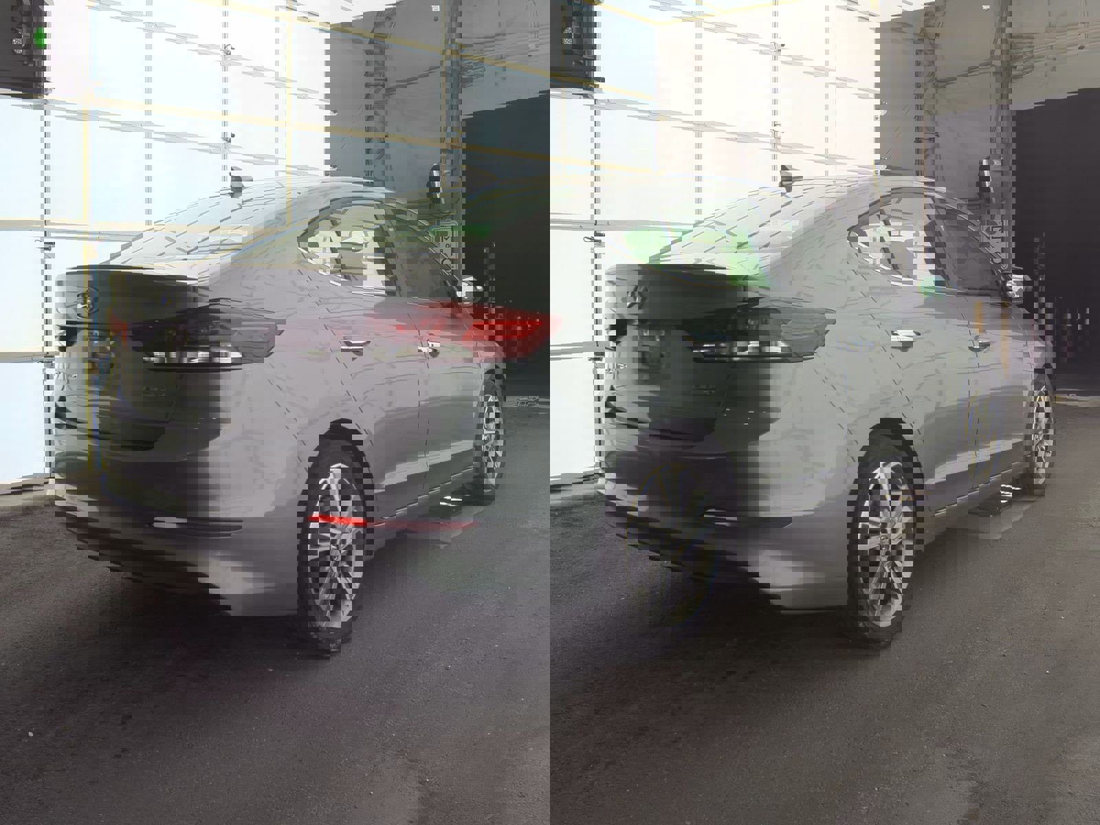 Used 2017 Hyundai Elantra Limited image 3