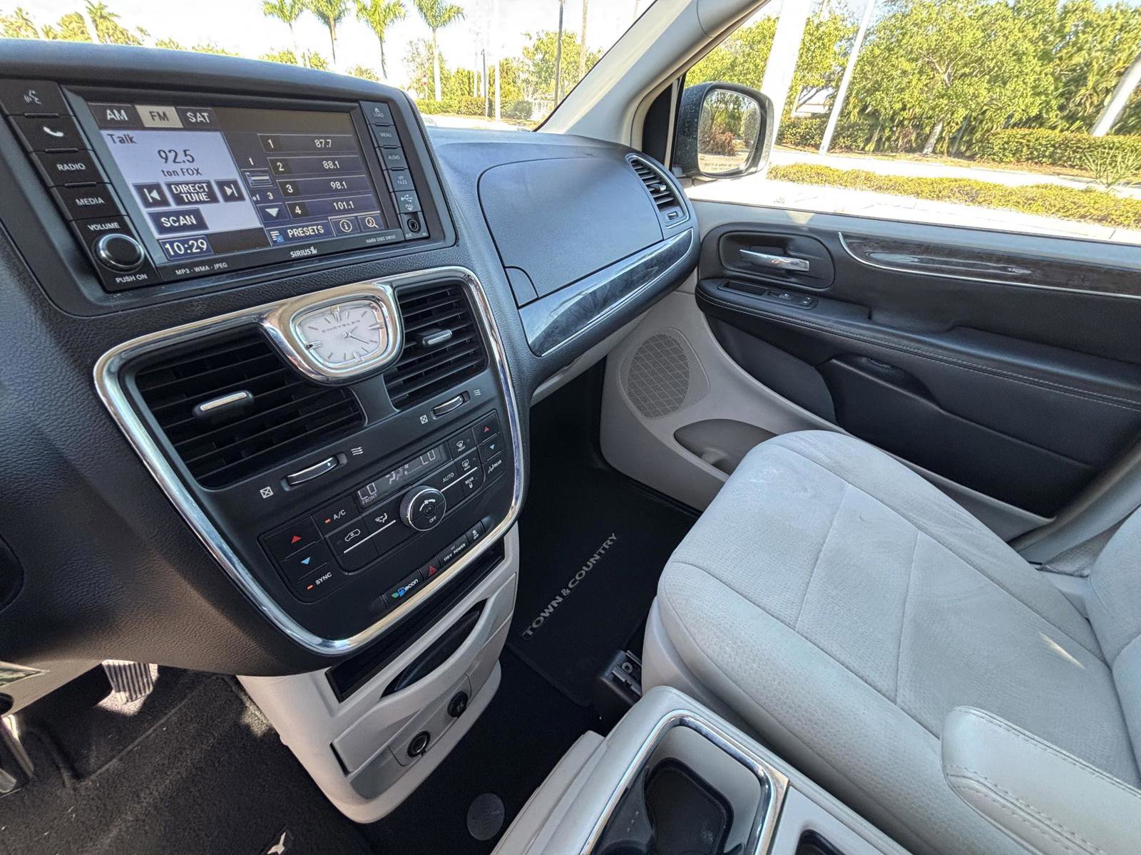 Used 2011 Chrysler Town & Country Touring w/ Security Group image 12