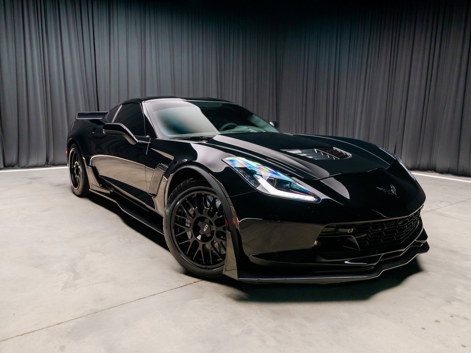 Used 2016 Chevrolet Corvette Z06 w/ 3LZ Preferred Equipment Group image 6