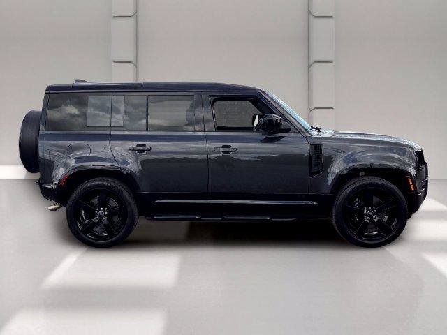 Used 2025 Land Rover Defender 110 V8 AWD/4WD image 6