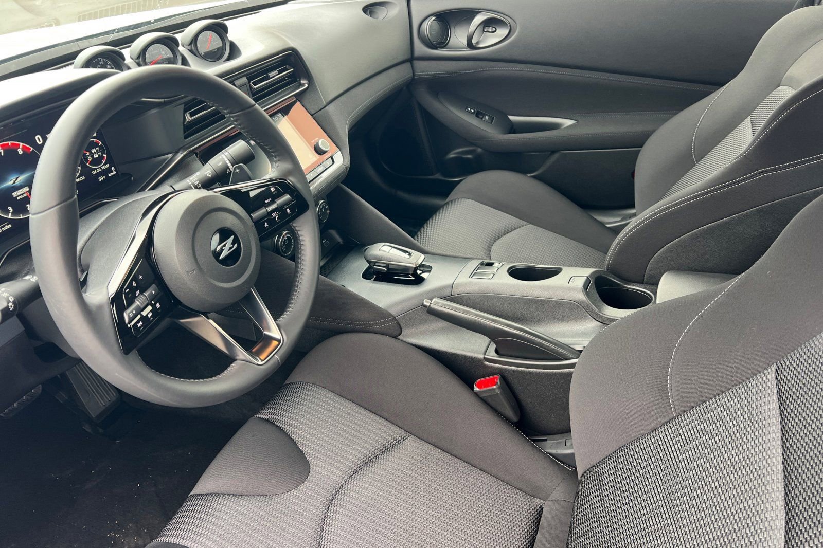 Used 2025 Nissan Z Sport w/ Floor Mat Package RWD image 7