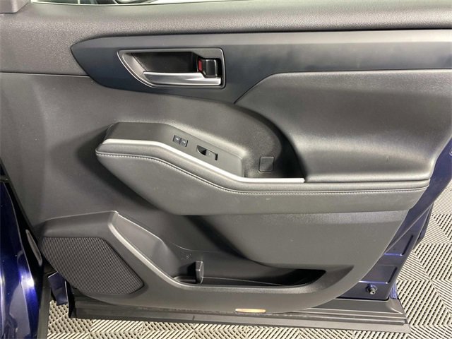 Used 2023 Toyota Highlander XLE image 27