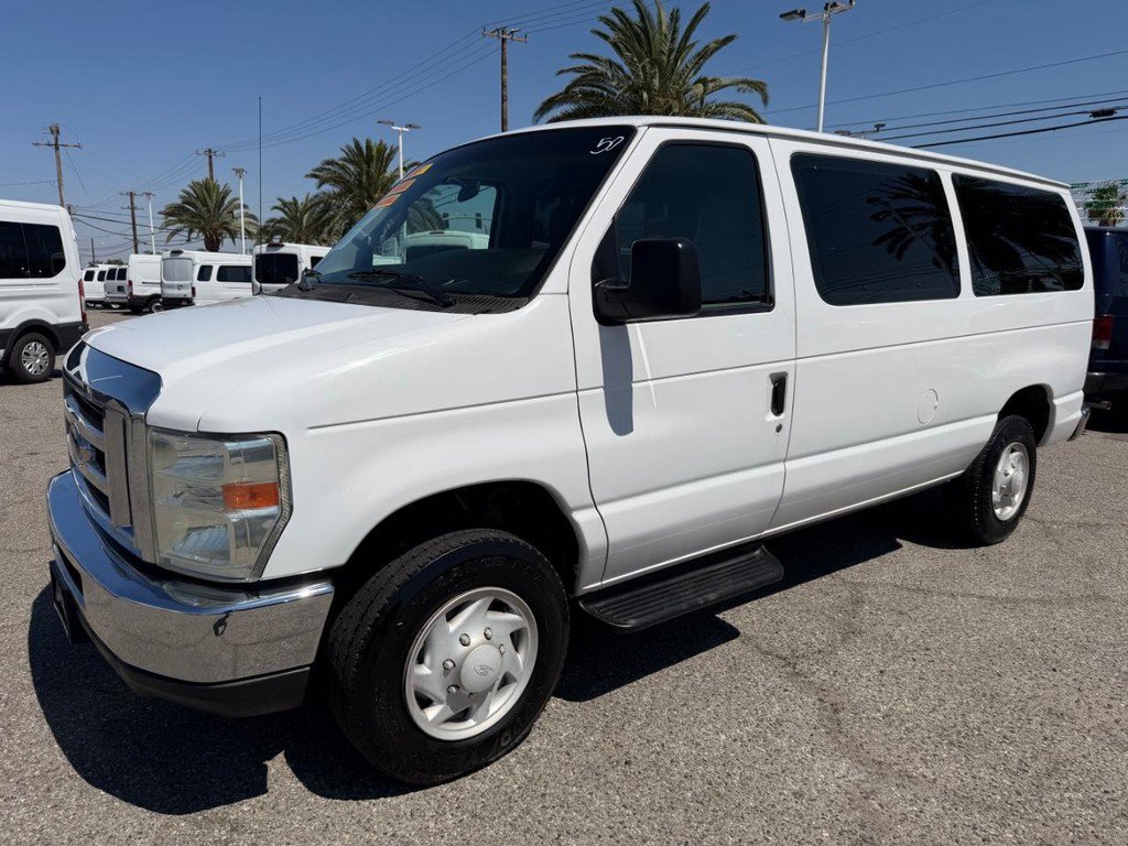 Used 2009 Ford E-350 and Econoline 350 Super Duty Wagon RWD image 12