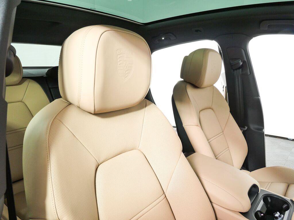 New 2026 Porsche Cayenne Coupe AWD/4WD image 25