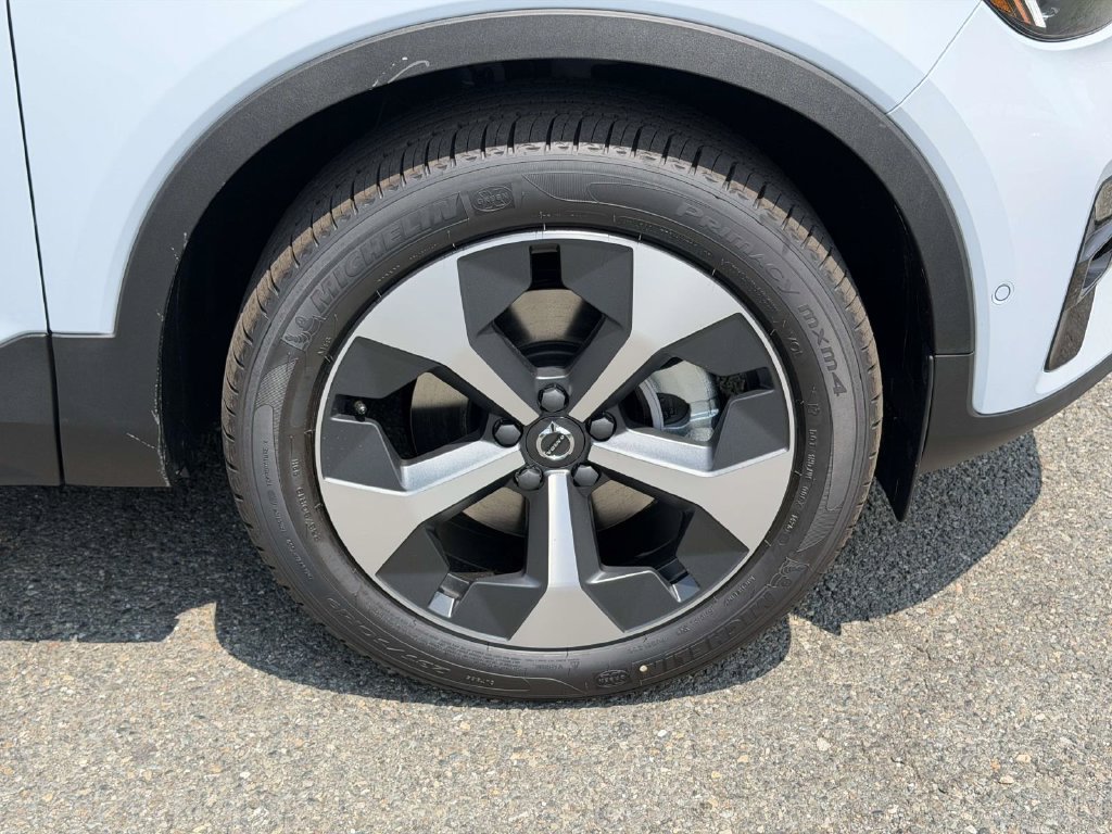 New 2026 Volvo XC40 B5 Plus w/ Protection Package Premier AWD/4WD image 24