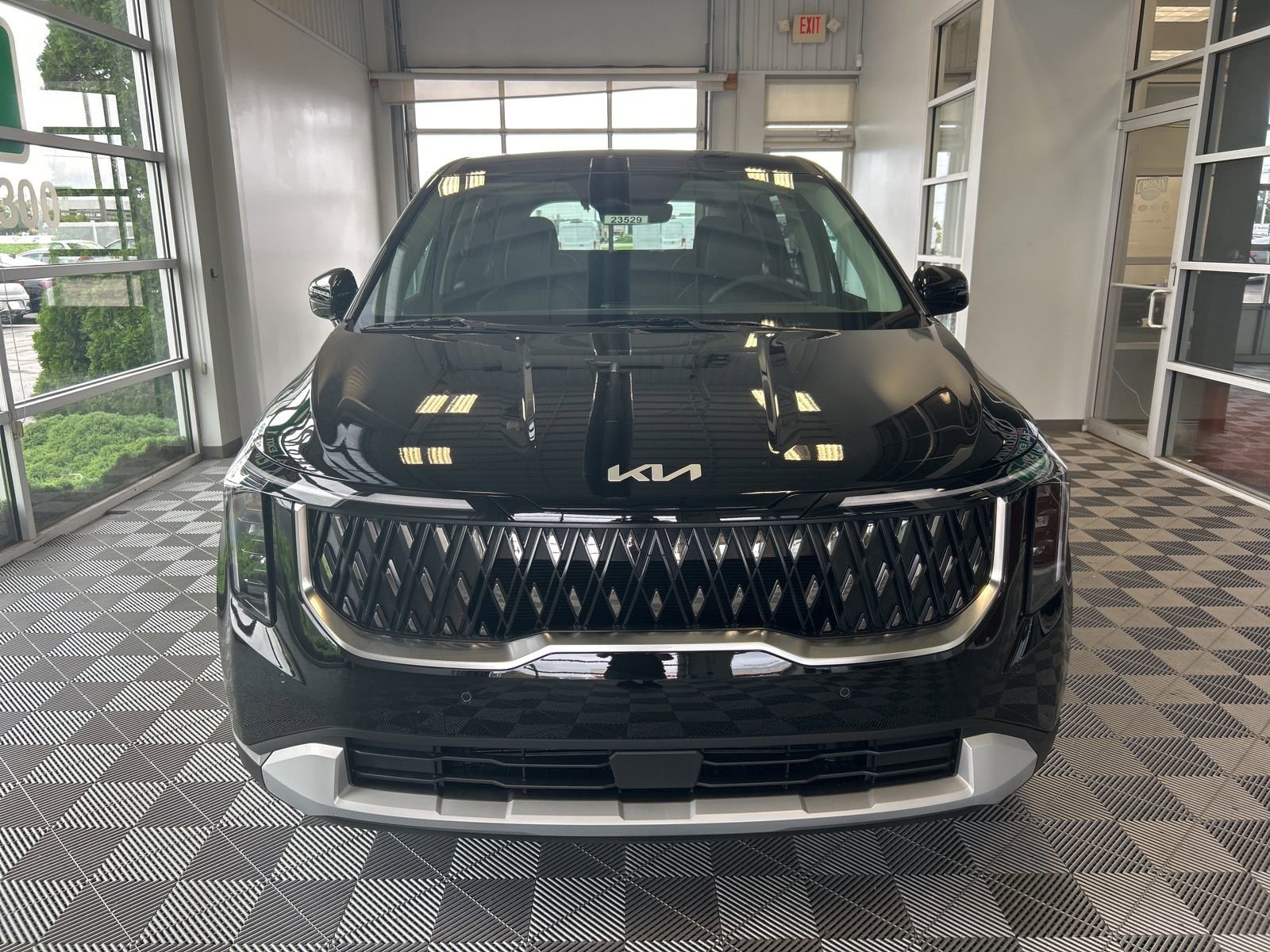 New 2025 Kia Carnival image 2