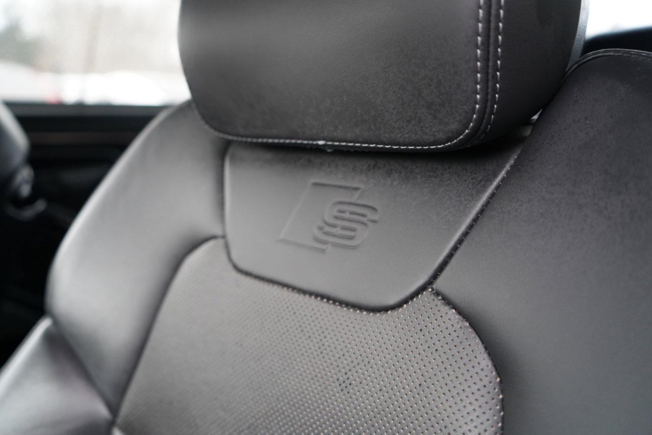 Used 2022 Audi S8 w/ S8 Comfort Plus Package image 18