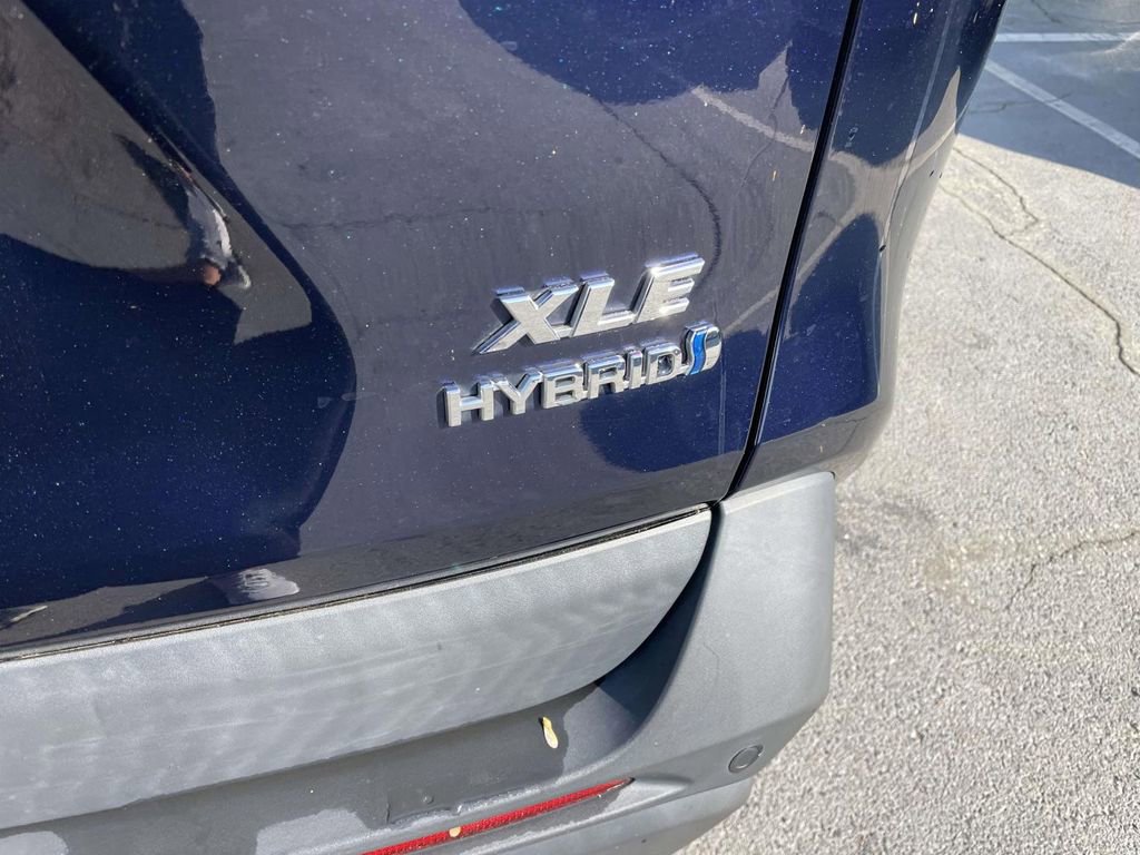 Used 2021 Toyota RAV4 XLE Premium image 30