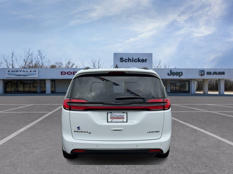 Used 2025 Chrysler Pacifica Limited FWD image 4