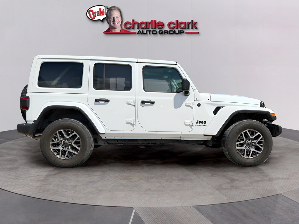 Used 2025 Jeep Wrangler Unlimited Sahara AWD/4WD image 8