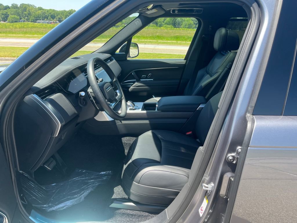 New 2026 Land Rover Range Rover Long Wheelbase SE AWD/4WD image 9