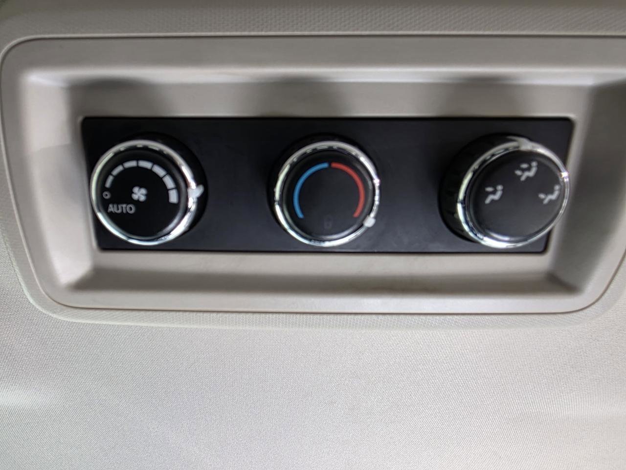 Used 2015 Dodge Journey SXT w/ Flexible Seating Group image 40