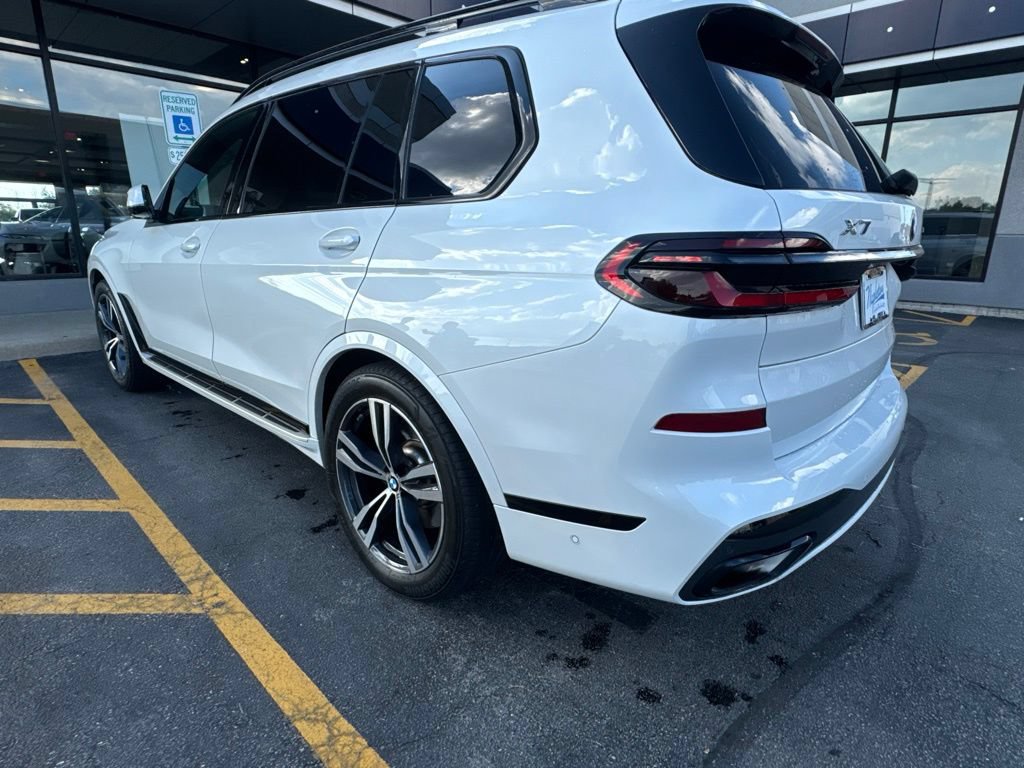 Used 2024 BMW X7 xDrive40i w/ M Sport Package AWD/4WD image 7