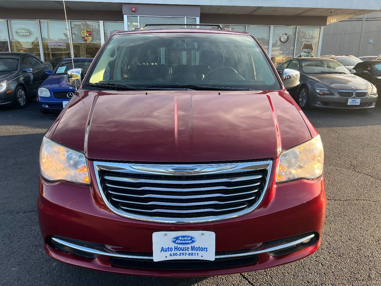 Used 2014 Chrysler Town & Country Touring-L image 5