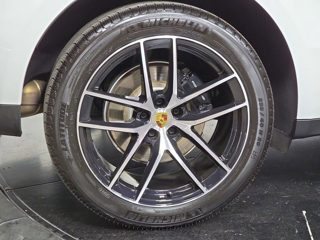 Certified 2025 Porsche Macan image 29