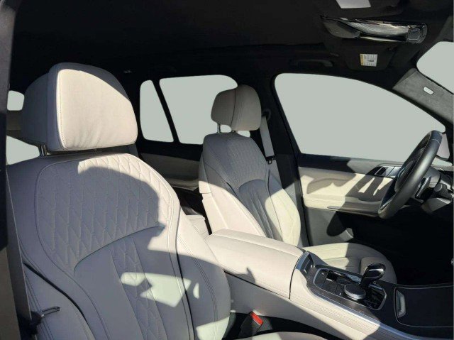 Used 2022 BMW X5 xDrive40i w/ M Sport Package image 28