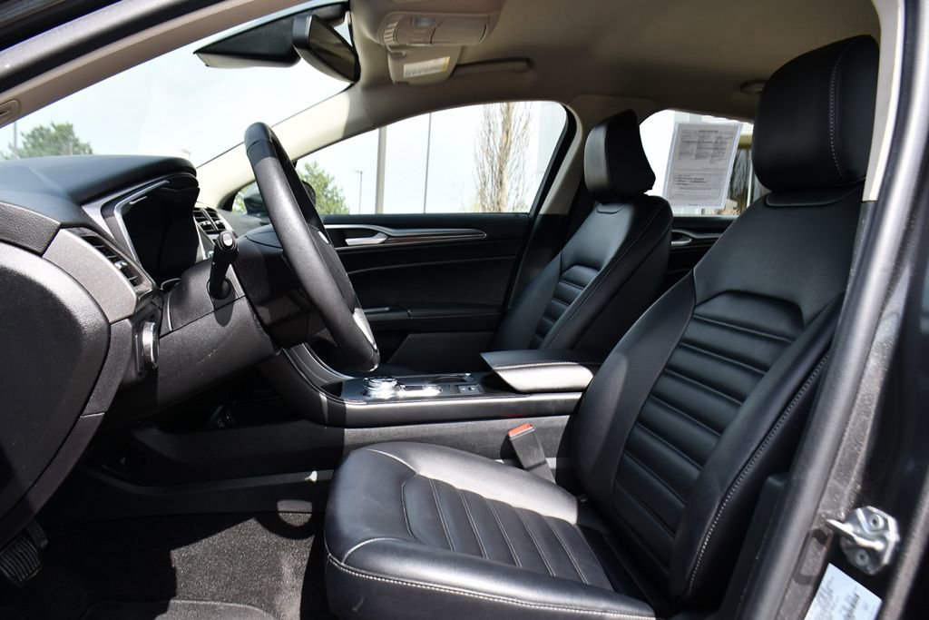 Used 2020 Ford Fusion SEL FWD image 13