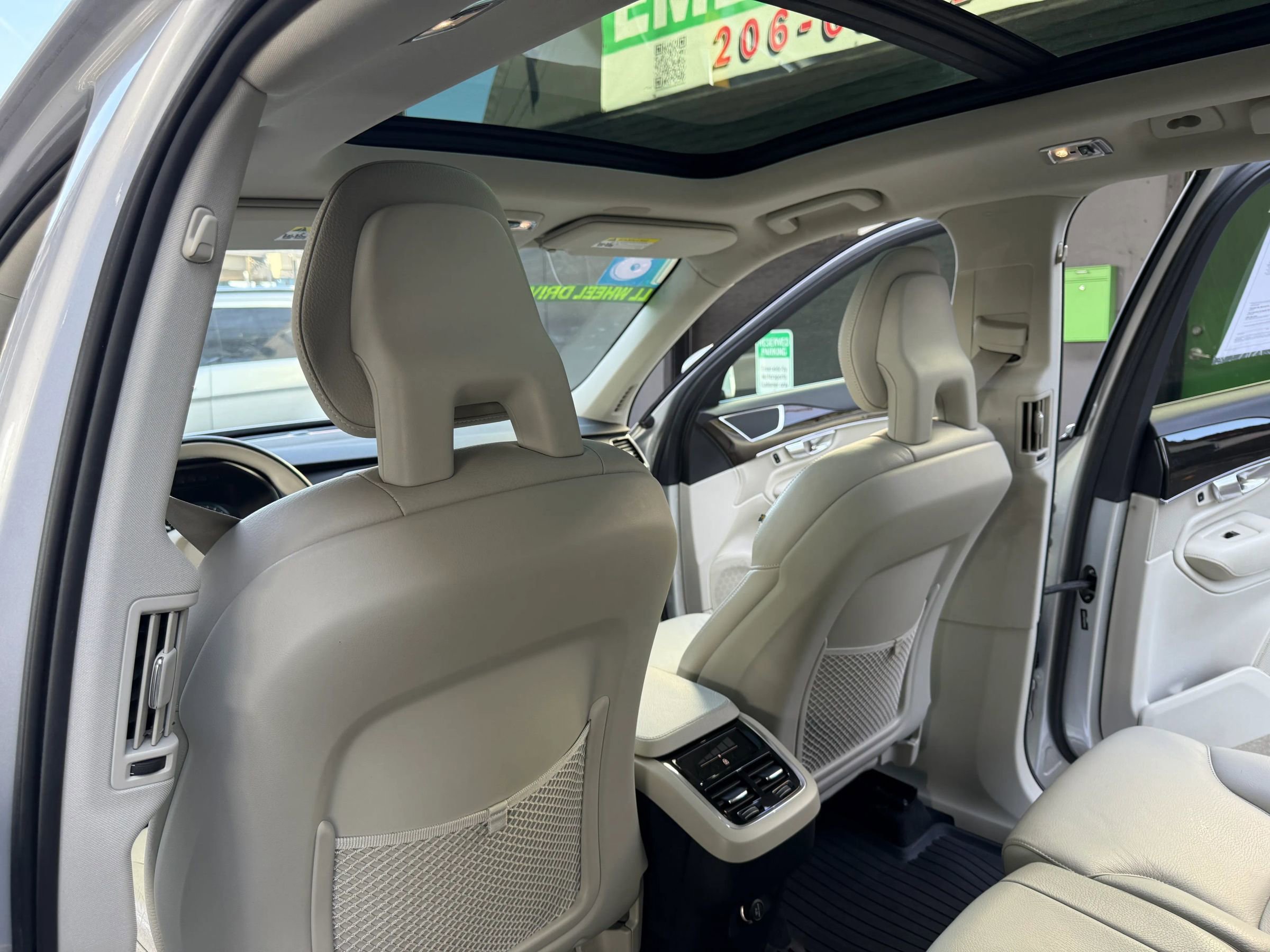 Used 2018 Volvo XC90 T6 Momentum w/ Convenience Package image 15