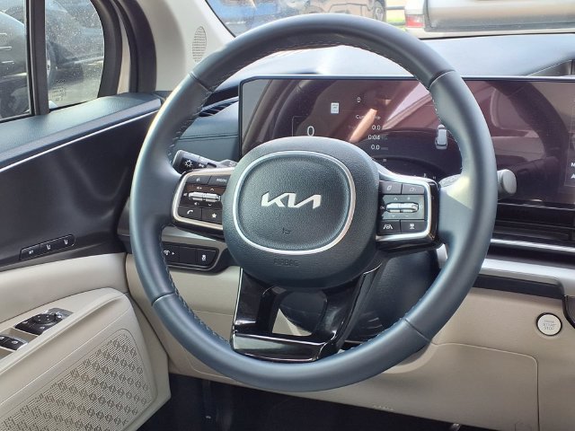 Used 2026 Kia Carnival SX w/ SX Dark Edition Package FWD image 8