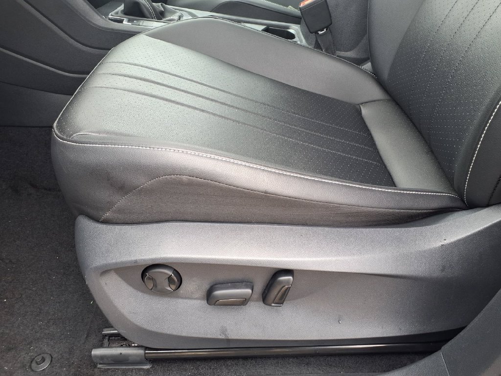 Used 2023 Volkswagen Tiguan SE AWD/4WD image 12