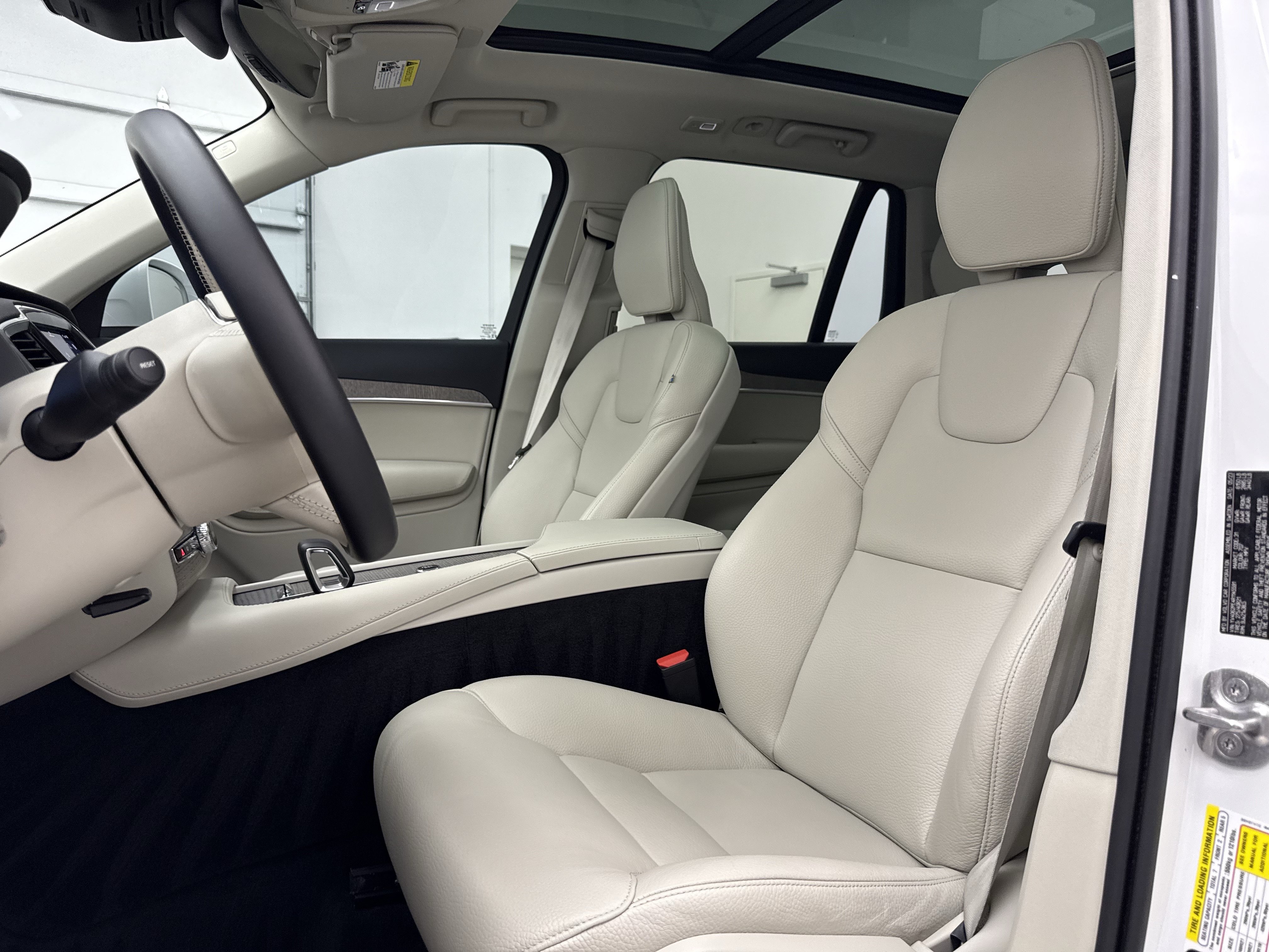 Certified 2024 Volvo XC90 B6 Plus w/ Protection Package Premier AWD/4WD image 13