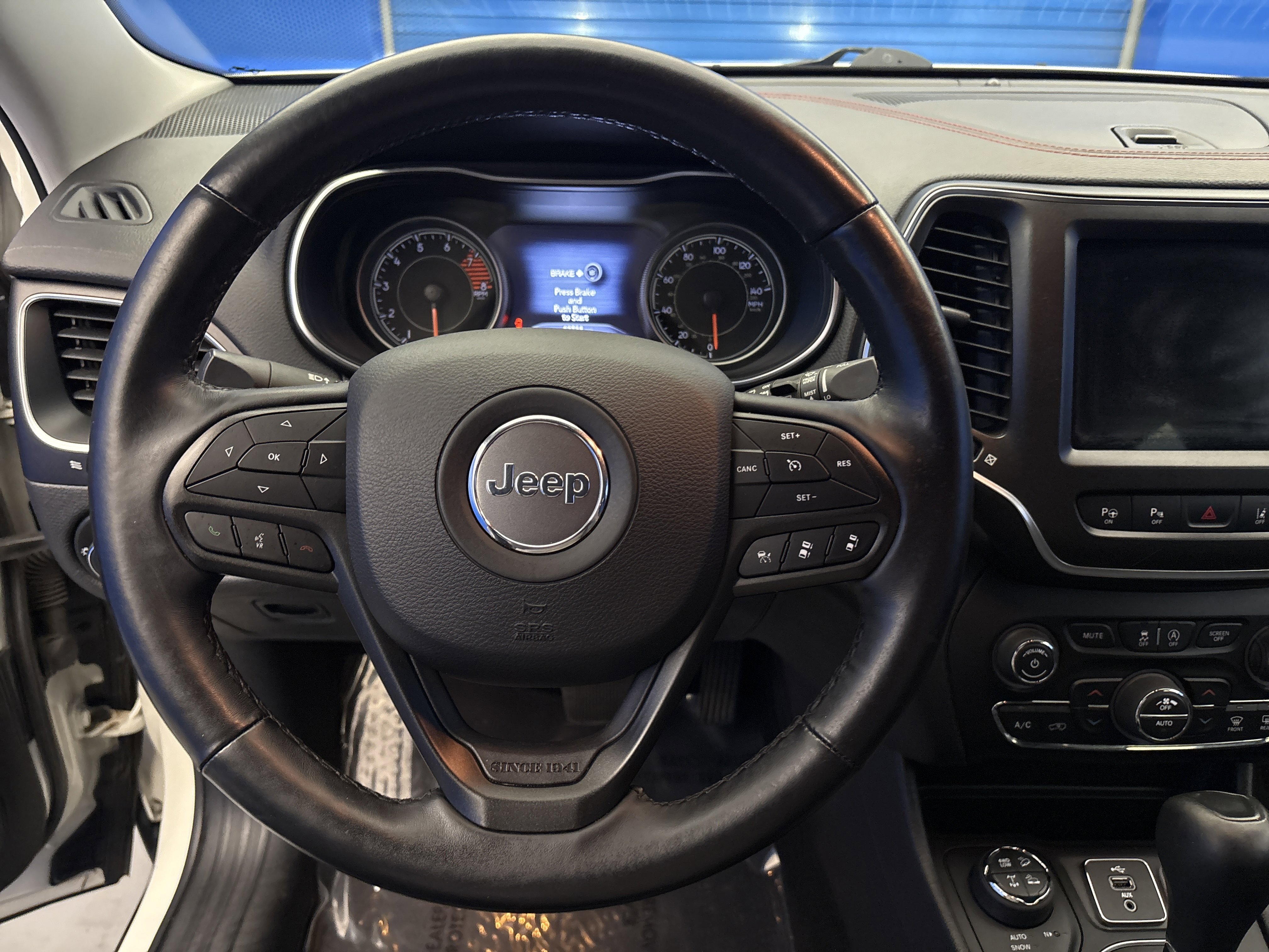 Used 2019 Jeep Cherokee Trailhawk AWD/4WD image 14