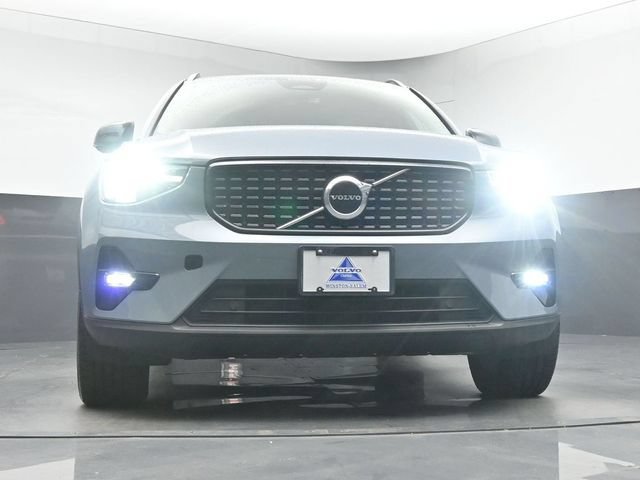 Used 2023 Volvo XC40 B5 Plus w/ Protection Package Premier AWD/4WD image 11