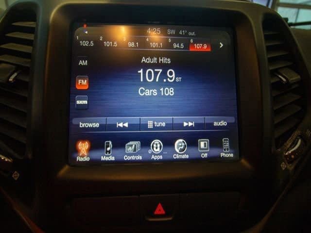 Used 2017 Jeep Cherokee Latitude w/ Cold Weather Group image 17