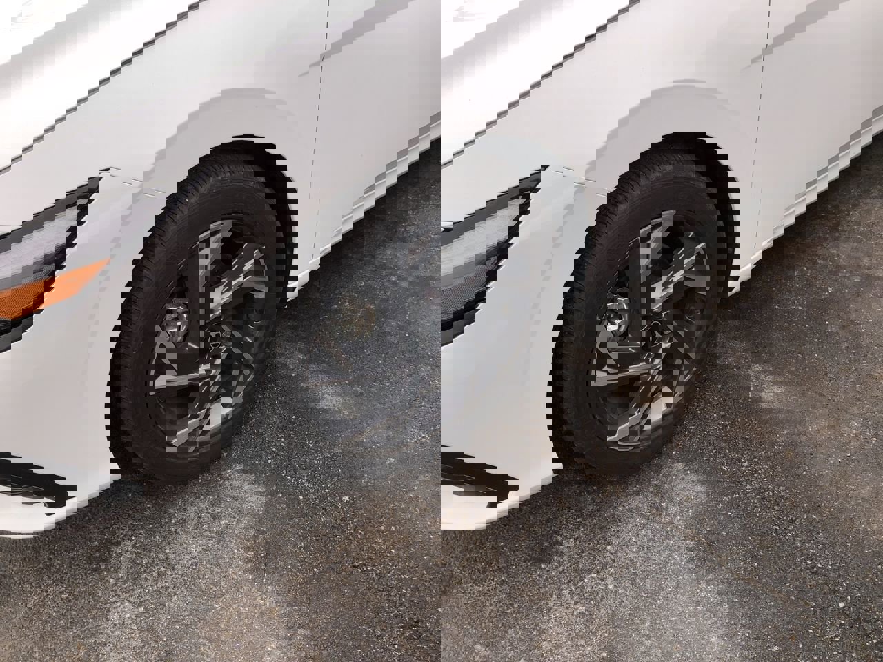 Used 2025 Hyundai Elantra Sport image 2