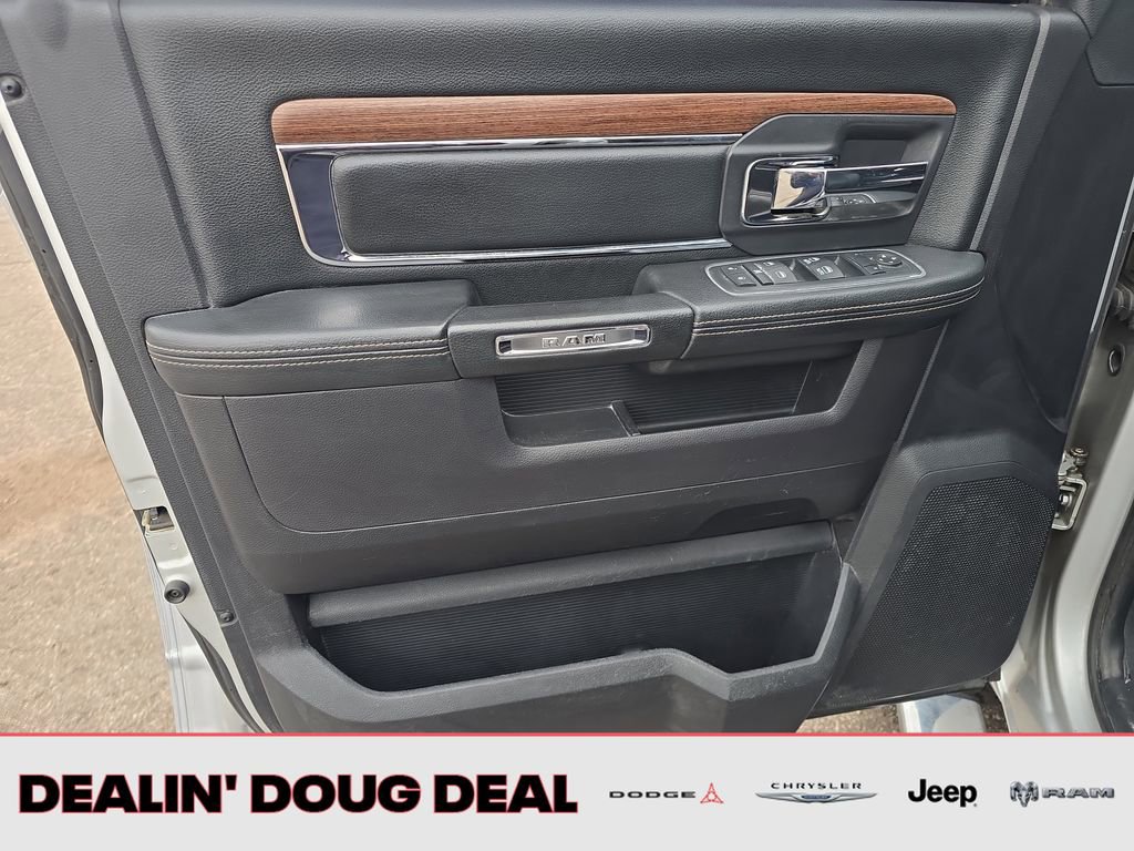 Used 2016 RAM 1500 Laramie w/ Convenience Group AWD/4WD image 11