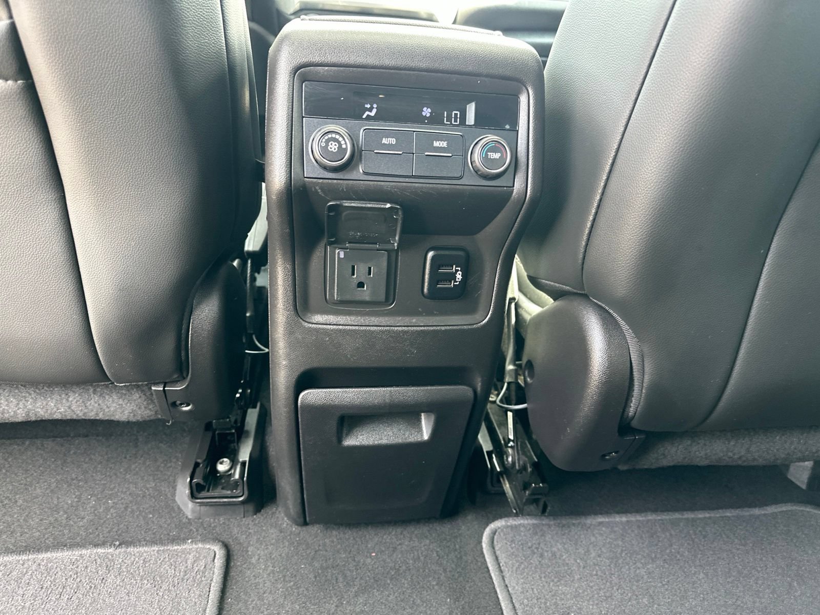 Used 2018 GMC Acadia SLT AWD/4WD image 23