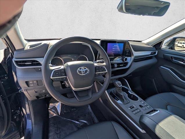 Used 2025 Toyota Highlander XLE image 10