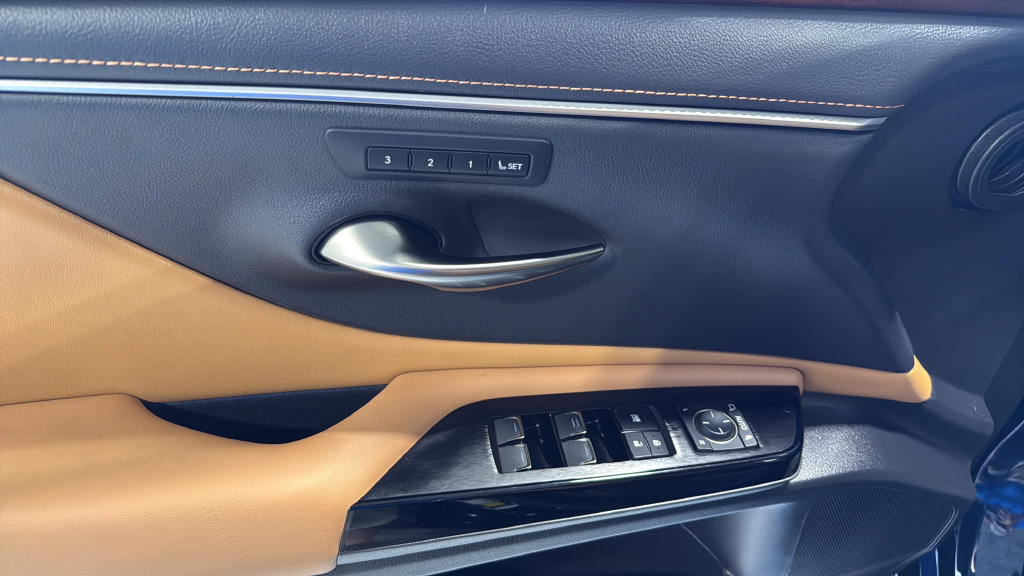 Certified 2023 Lexus ES 350 w/ Premium Package FWD image 19