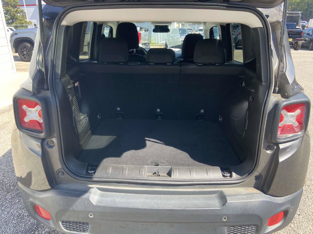 Used 2018 Jeep Renegade Altitude w/ Advanced Technology Group FWD image 10