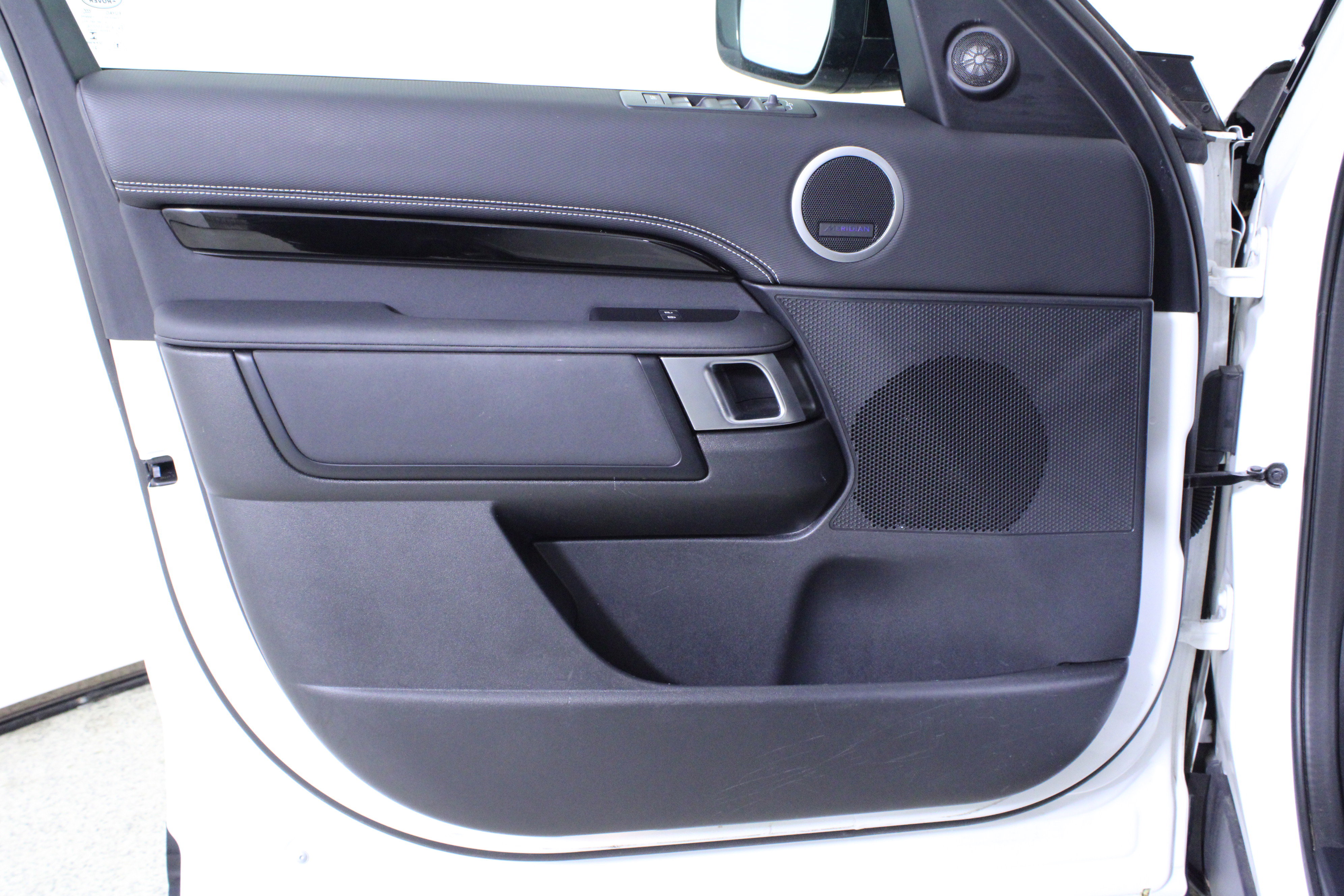 Used 2023 Land Rover Discovery S R-Dynamic image 20