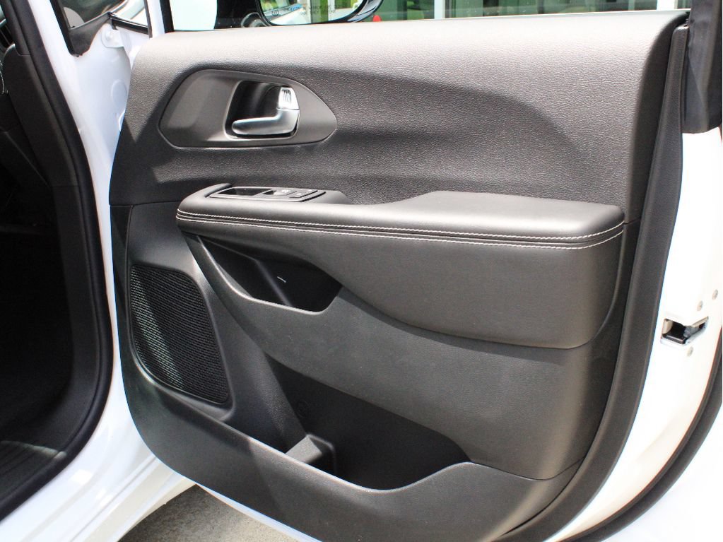 New 2027 Chrysler Pacifica Select w/ Family Tech Group FWD image 23