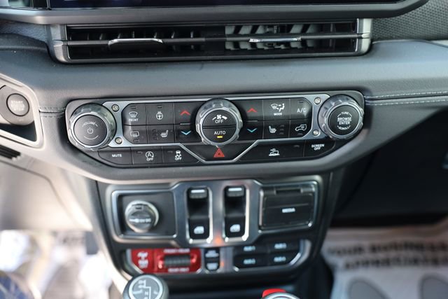 Used 2025 Jeep Wrangler Rubicon w/ Convenience Group AWD/4WD image 24