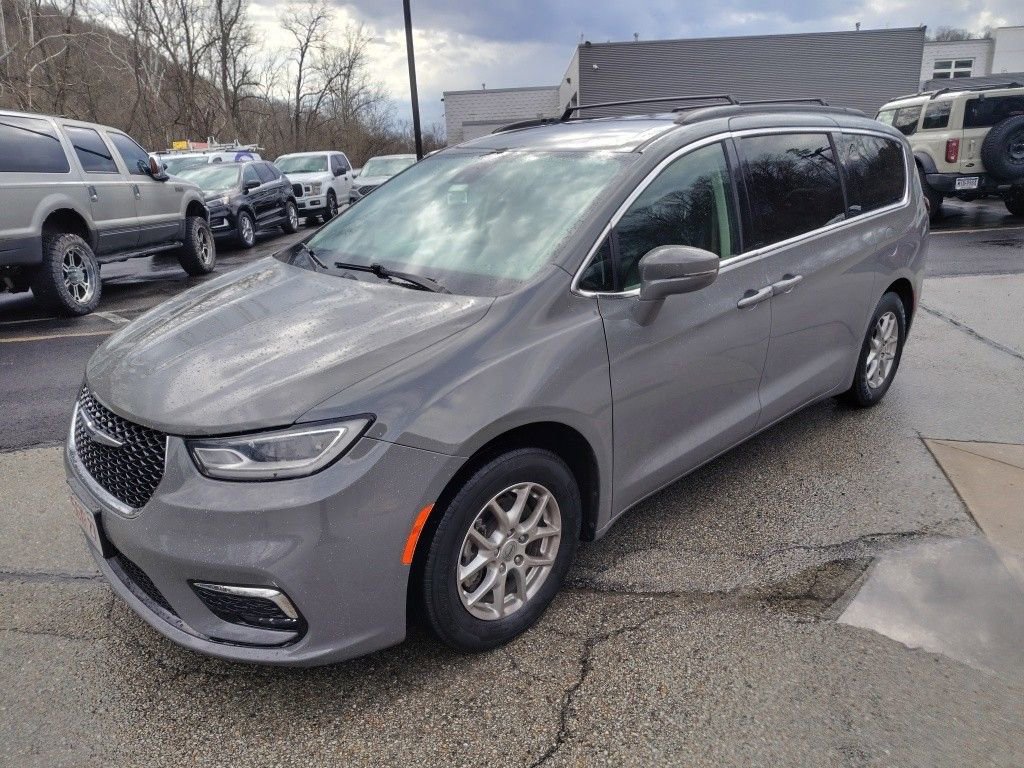 Used 2022 Chrysler Pacifica Touring-L image 3