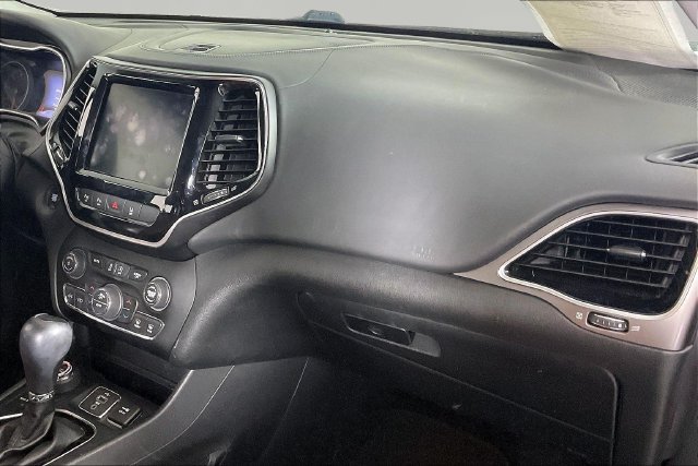 Used 2019 Jeep Cherokee Overland w/ Technology Group AWD/4WD image 19