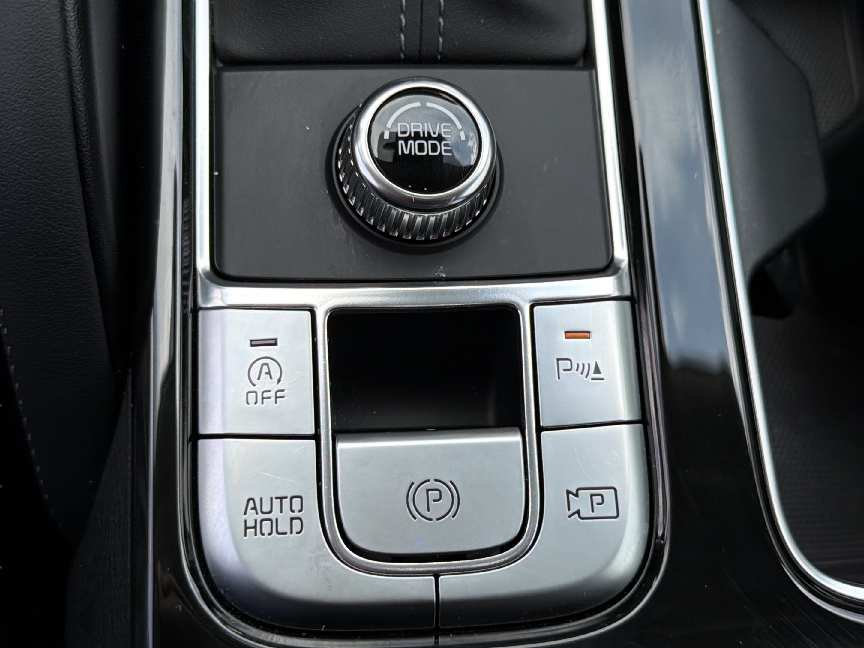 Used 2025 Kia Telluride SX w/ SX Captain's Chair Package FWD image 21