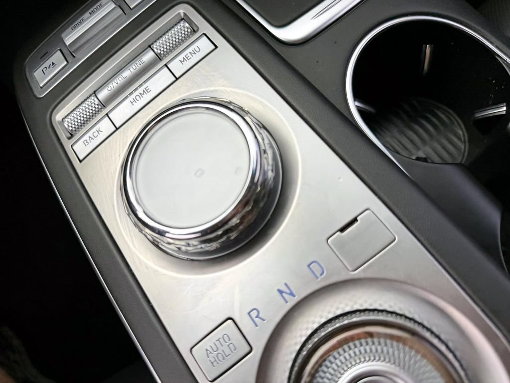 Certified 2025 Genesis GV70 2.5T AWD/4WD image 21