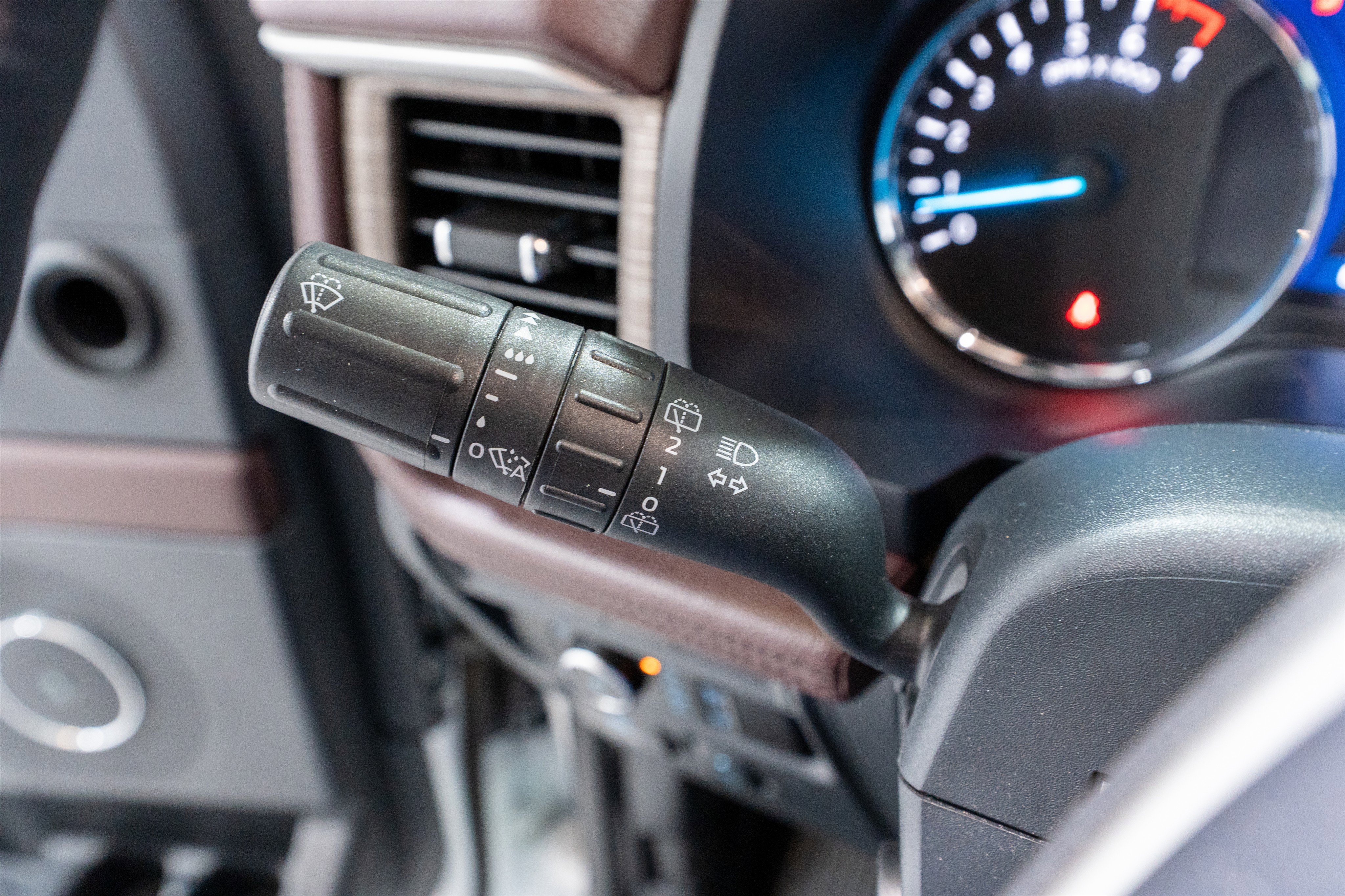 Used 2024 Ford Expedition Limited image 30